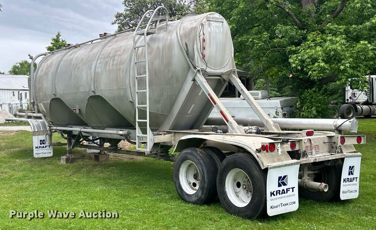 image for item EK8161 1989 Heil pneumatic dry bulk trailer