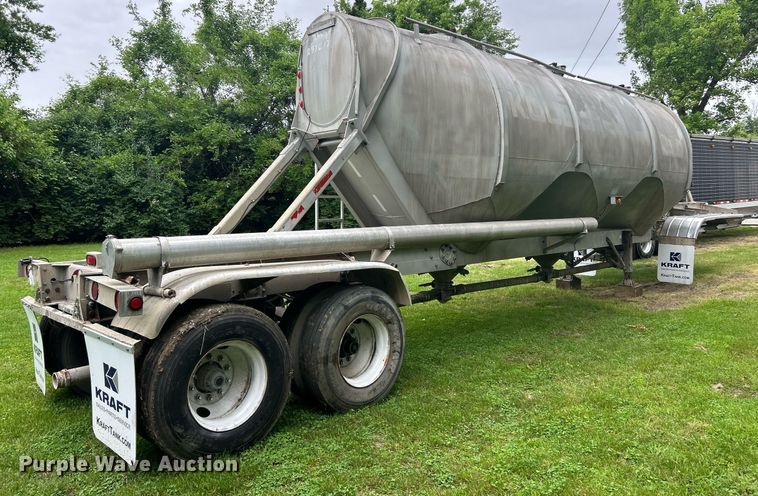 image for item EK8161 1989 Heil pneumatic dry bulk trailer