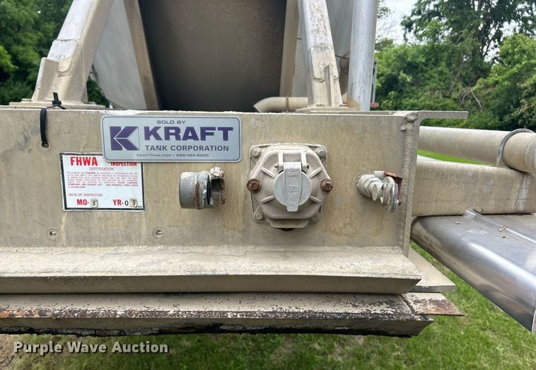 image for item EK8161 1989 Heil pneumatic dry bulk trailer