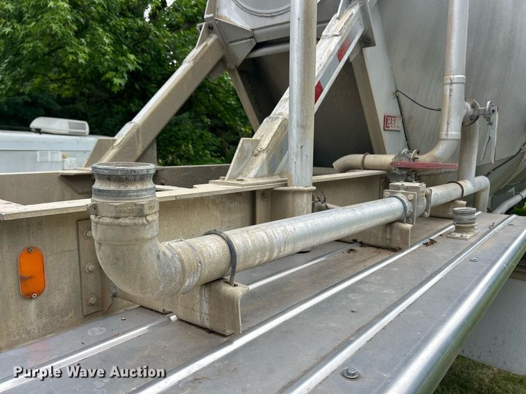 image for item EK8161 1989 Heil pneumatic dry bulk trailer