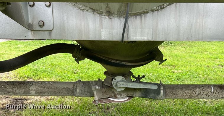 image for item EK8161 1989 Heil pneumatic dry bulk trailer