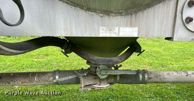 image for item EK8161 1989 Heil pneumatic dry bulk trailer