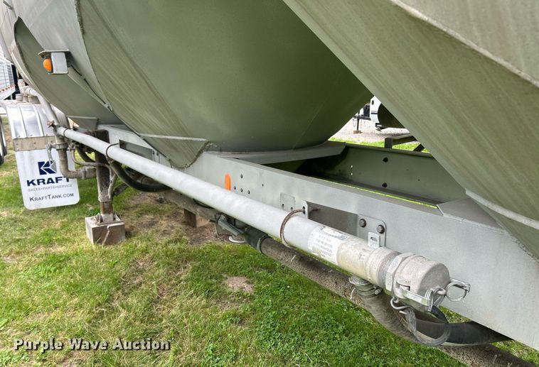 image for item EK8161 1989 Heil pneumatic dry bulk trailer