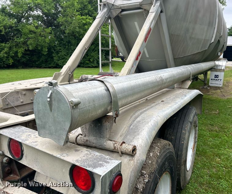 image for item EK8161 1989 Heil pneumatic dry bulk trailer