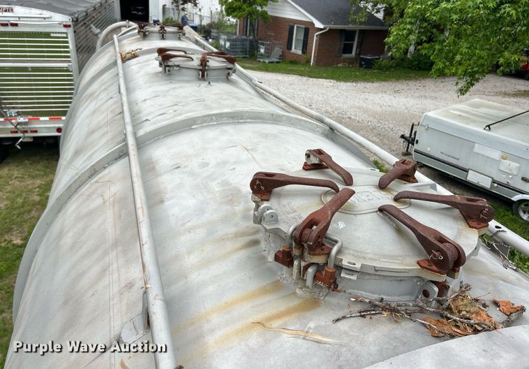 image for item EK8161 1989 Heil pneumatic dry bulk trailer