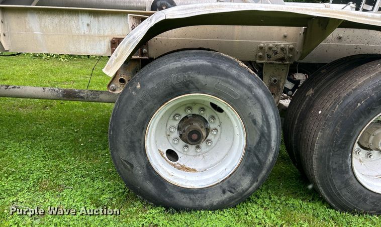 image for item EK8161 1989 Heil pneumatic dry bulk trailer