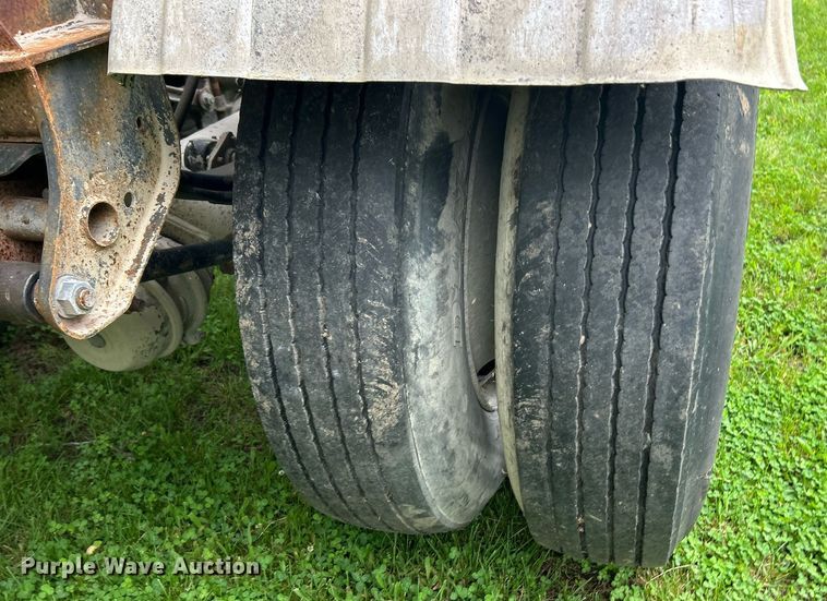 image for item EK8161 1989 Heil pneumatic dry bulk trailer