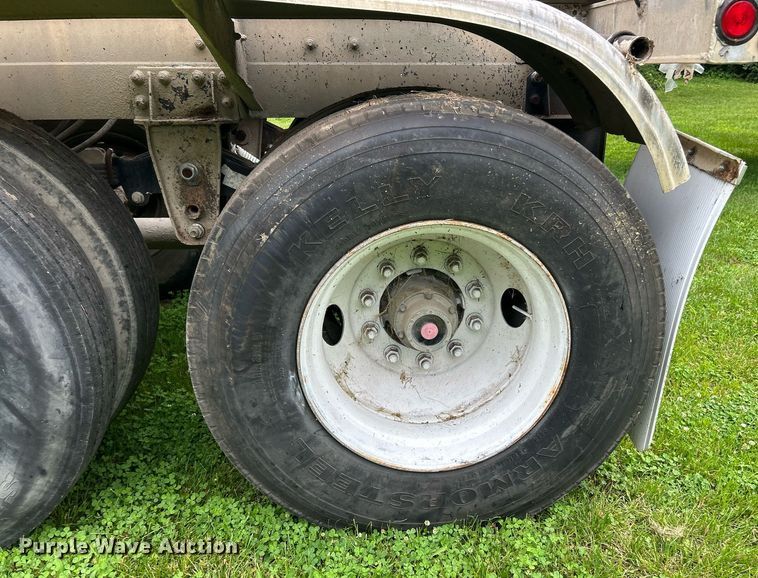 image for item EK8161 1989 Heil pneumatic dry bulk trailer