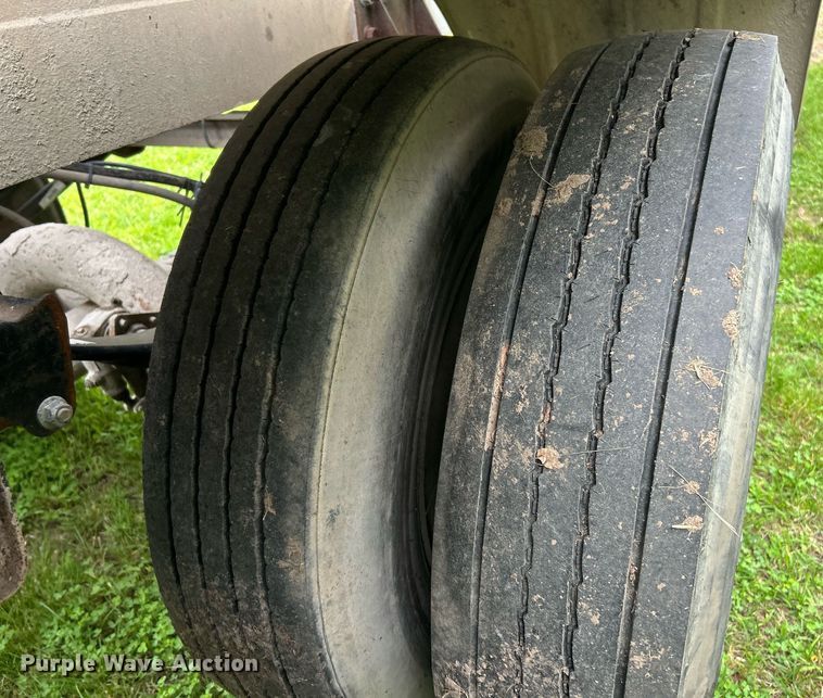 image for item EK8161 1989 Heil pneumatic dry bulk trailer