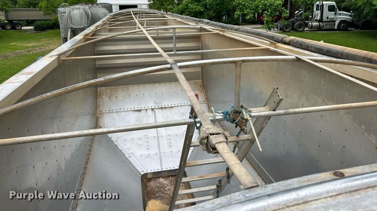 image for item EK8162 2017 Wilson Commander grain trailer