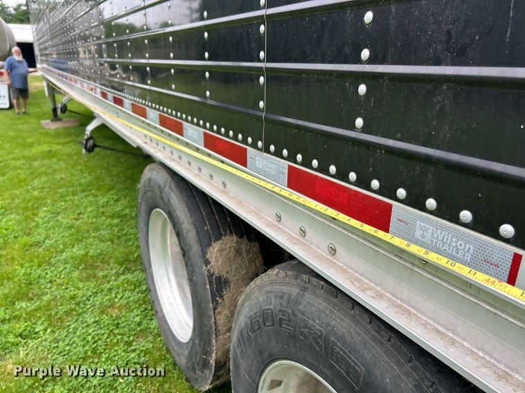 image for item EK8162 2017 Wilson Commander grain trailer
