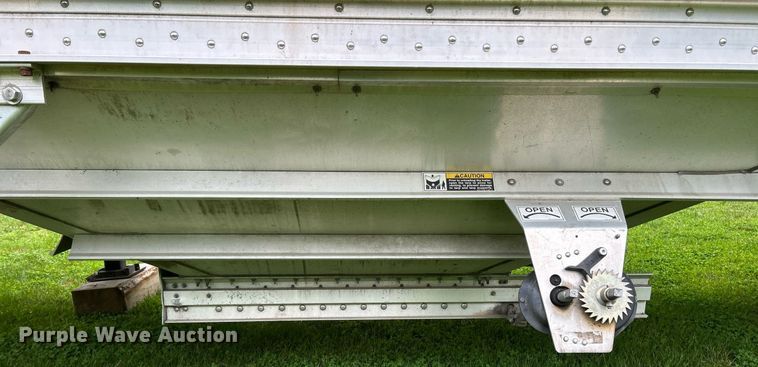 image for item EK8162 2017 Wilson Commander grain trailer