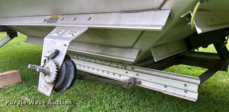 image for item EK8162 2017 Wilson Commander grain trailer