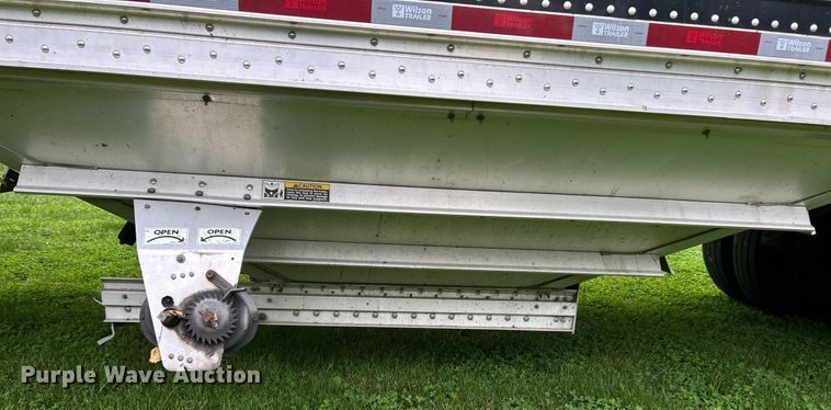 image for item EK8162 2017 Wilson Commander grain trailer