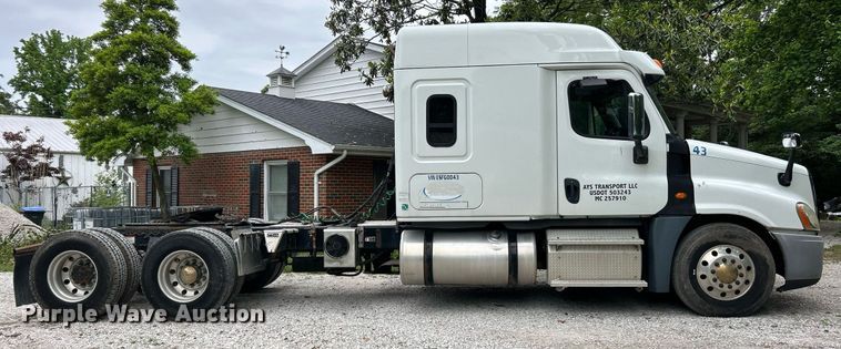 image for item EK8164 2014 Freightliner Cascadia 125 semi truck