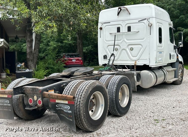 image for item EK8164 2014 Freightliner Cascadia 125 semi truck