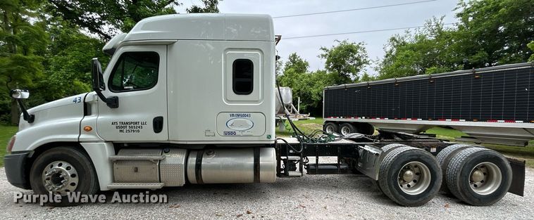 image for item EK8164 2014 Freightliner Cascadia 125 semi truck