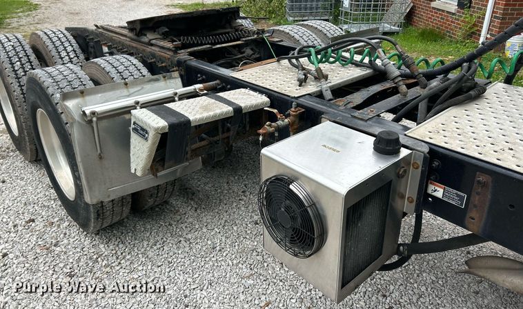 image for item EK8164 2014 Freightliner Cascadia 125 semi truck