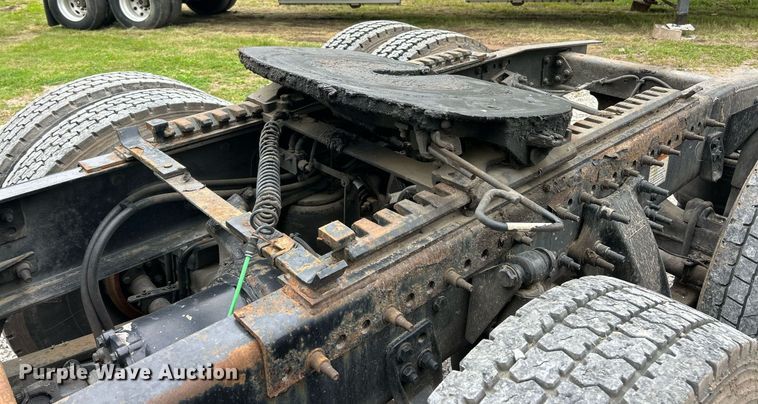 image for item EK8164 2014 Freightliner Cascadia 125 semi truck