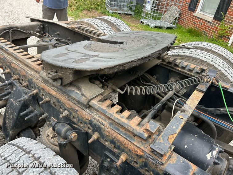 image for item EK8164 2014 Freightliner Cascadia 125 semi truck