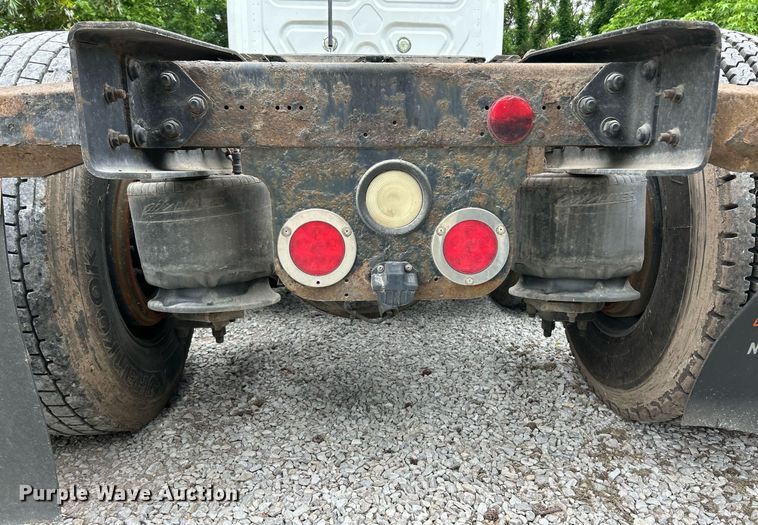 image for item EK8164 2014 Freightliner Cascadia 125 semi truck