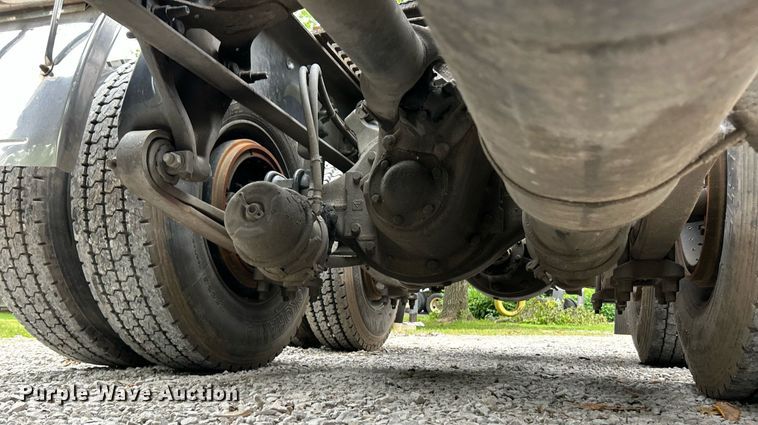 image for item EK8164 2014 Freightliner Cascadia 125 semi truck