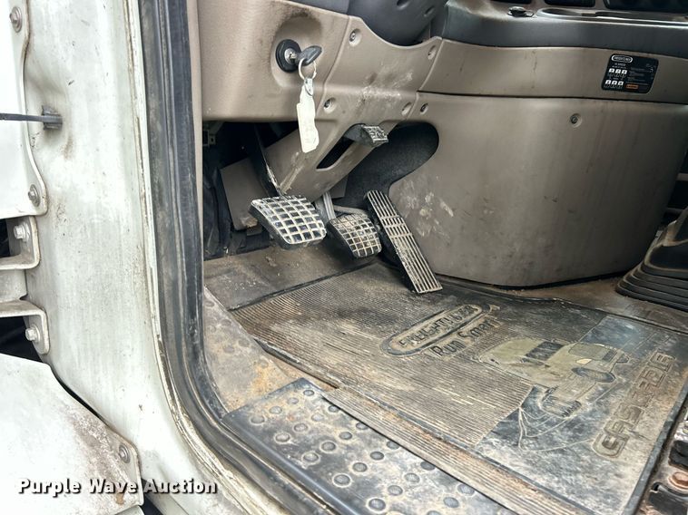 image for item EK8164 2014 Freightliner Cascadia 125 semi truck