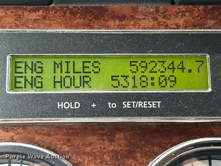 image for item EK8164 2014 Freightliner Cascadia 125 semi truck