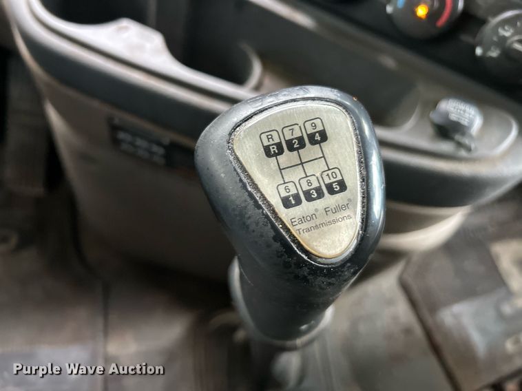 image for item EK8164 2014 Freightliner Cascadia 125 semi truck