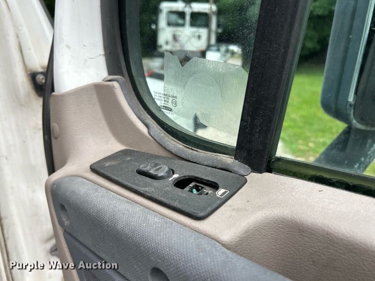 image for item EK8164 2014 Freightliner Cascadia 125 semi truck