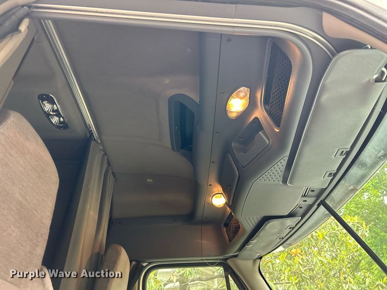 image for item EK8164 2014 Freightliner Cascadia 125 semi truck