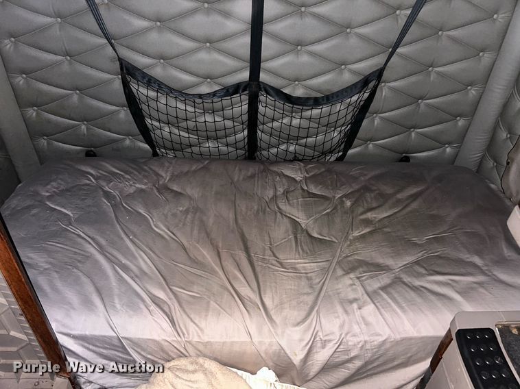 image for item EK8164 2014 Freightliner Cascadia 125 semi truck