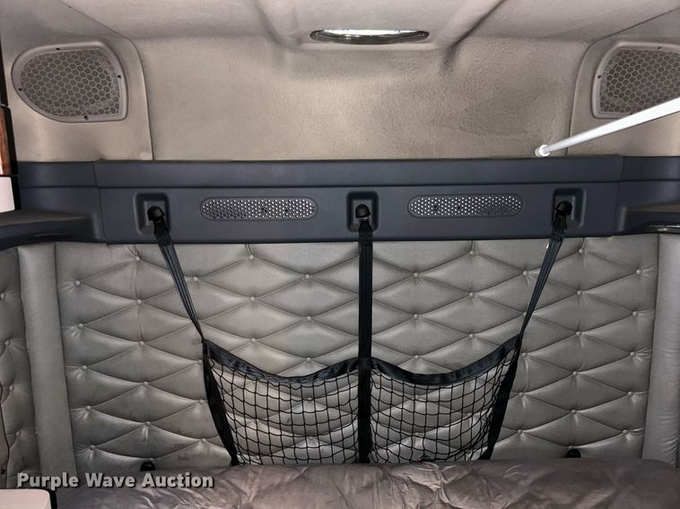 image for item EK8164 2014 Freightliner Cascadia 125 semi truck