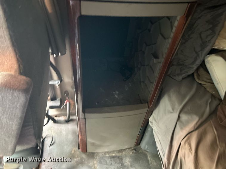 image for item EK8164 2014 Freightliner Cascadia 125 semi truck