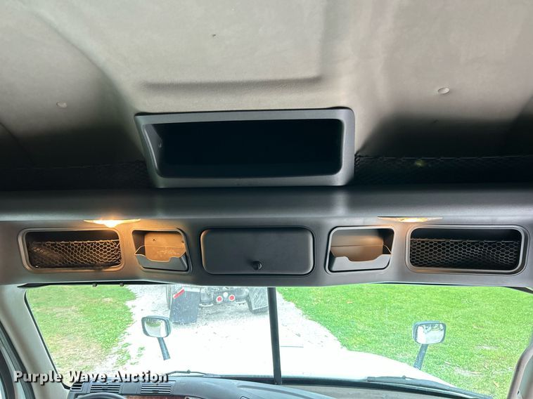 image for item EK8164 2014 Freightliner Cascadia 125 semi truck