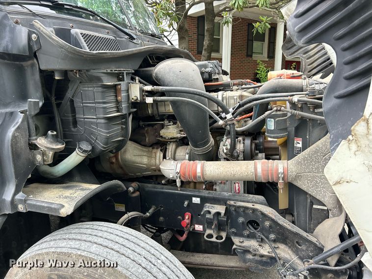 image for item EK8164 2014 Freightliner Cascadia 125 semi truck