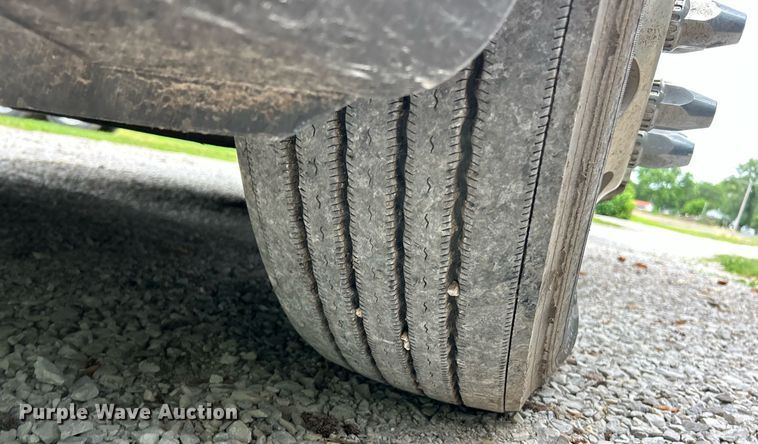 image for item EK8164 2014 Freightliner Cascadia 125 semi truck