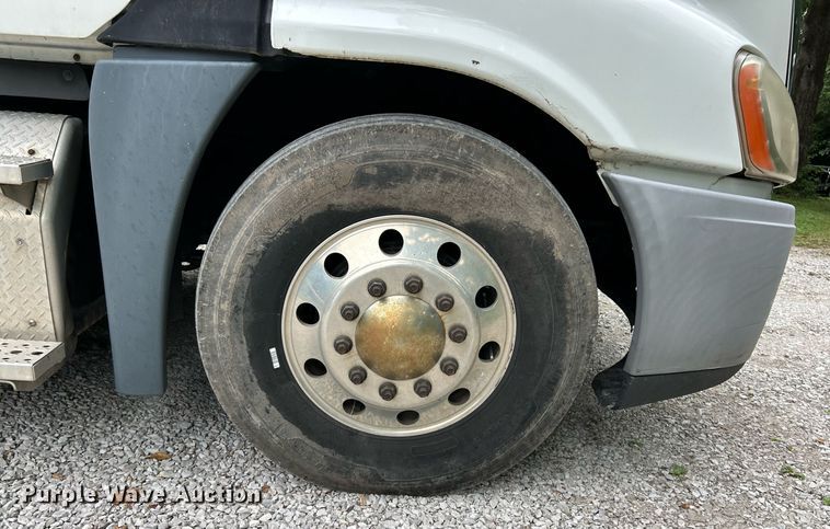 image for item EK8164 2014 Freightliner Cascadia 125 semi truck