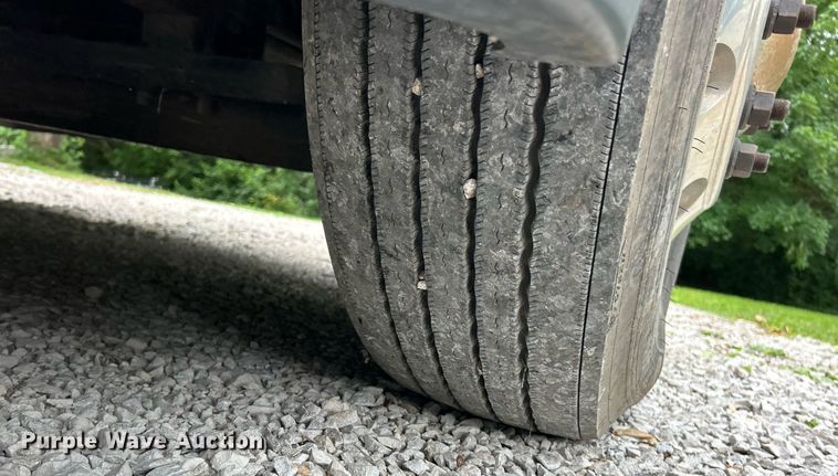 image for item EK8164 2014 Freightliner Cascadia 125 semi truck