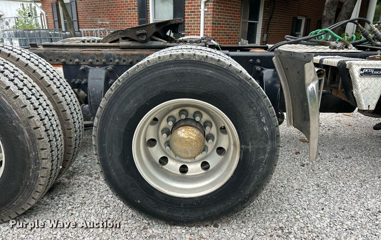 image for item EK8164 2014 Freightliner Cascadia 125 semi truck