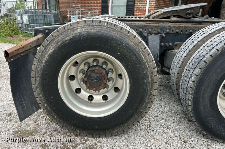 image for item EK8164 2014 Freightliner Cascadia 125 semi truck