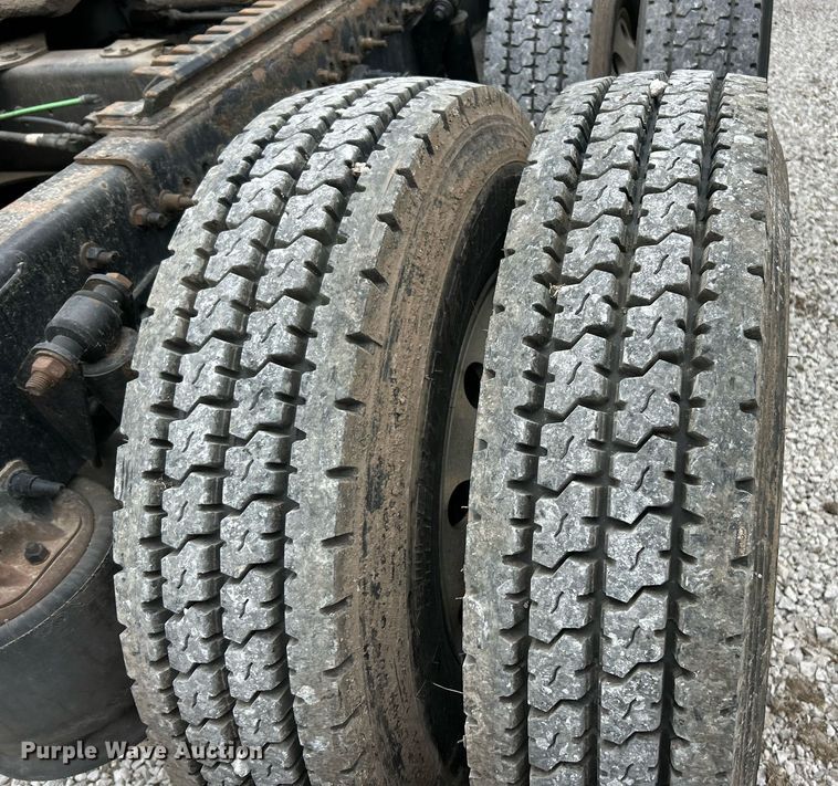 image for item EK8164 2014 Freightliner Cascadia 125 semi truck