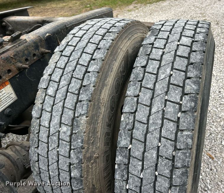 image for item EK8164 2014 Freightliner Cascadia 125 semi truck