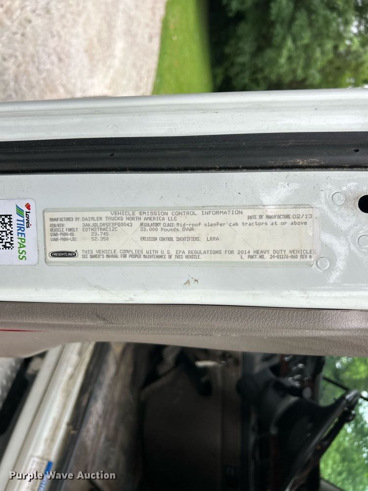 image for item EK8164 2014 Freightliner Cascadia 125 semi truck