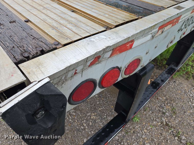 image for item EL2065 2006 Transcraft Eagle II flatbed trailer