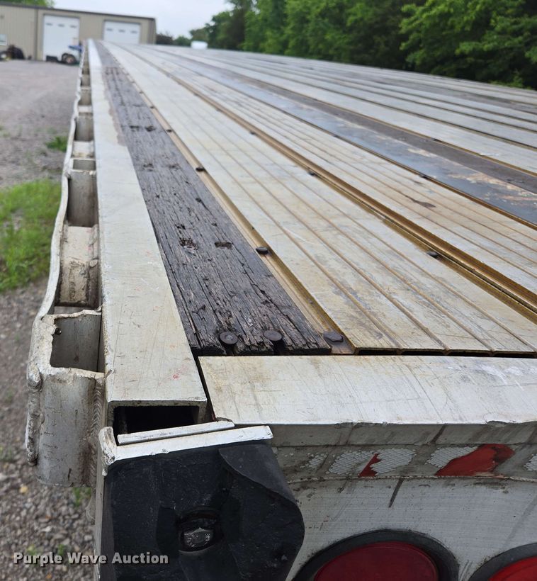 image for item EL2065 2006 Transcraft Eagle II flatbed trailer