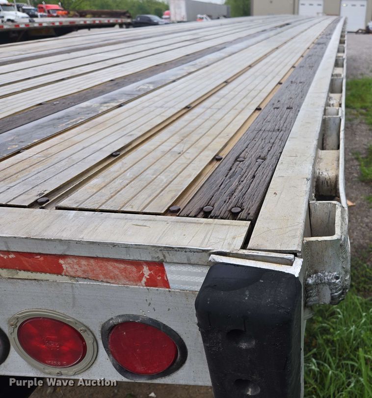 image for item EL2065 2006 Transcraft Eagle II flatbed trailer