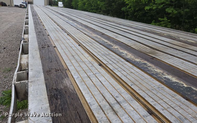 image for item EL2065 2006 Transcraft Eagle II flatbed trailer