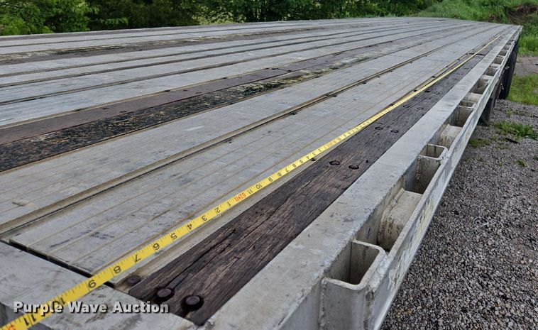 image for item EL2065 2006 Transcraft Eagle II flatbed trailer