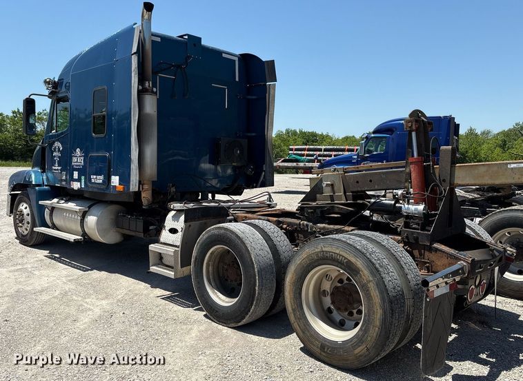 image for item EL2068 2007 Freightliner Century Class semi truck